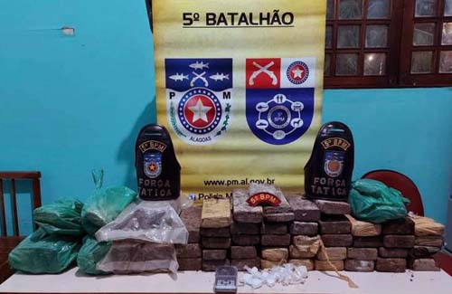 Polícia militar encontra quase 30kg de drogas enterrados em grota de Maceió