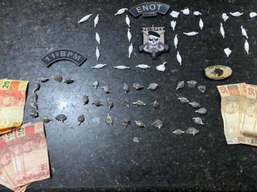 Durante abordagem de rotina, Polícia Militar apreende drogas e prende acusados de tráfico em Penedo