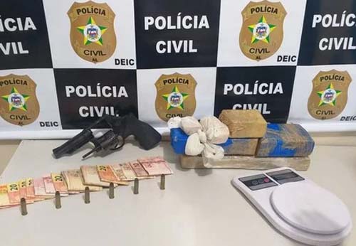 Mulher é presa com drogas escondidas em piso falso de casa em Rio Largo