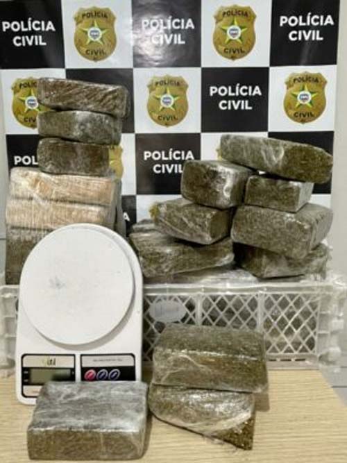 Homem é preso em flagrante recebendo encomenda com 17 kg de maconha no Jacintinho