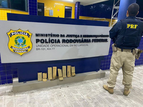 PRF apreende 5 kg de maconha e prende homem