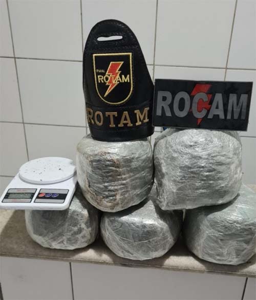 Rotam apreende mais de cinco quilos de maconha em Satuba