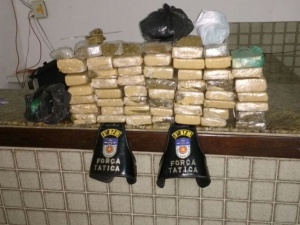 Polícia apreende 49 quilos de maconha em residência no Benedito Bentes