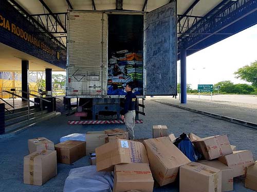 PRF apreende R$ 60 mil em mercadorias falsificadas em Canapi