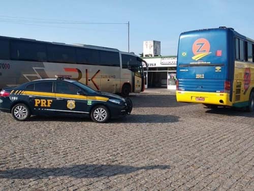 Dois ônibus de transporte clandestino são apreendidos em São Sebastião