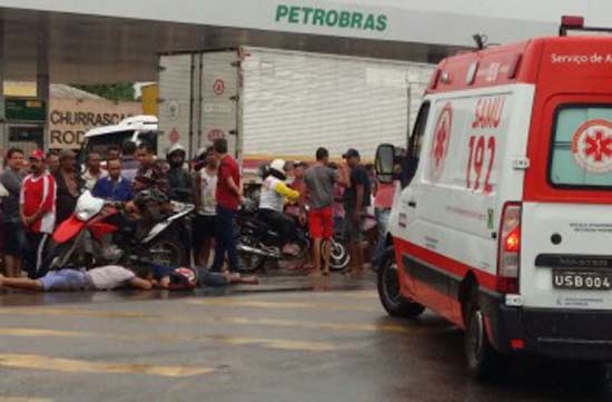 Dupla suspeita de cometer assaltos é capturada e agredida por populares em Arapiraca