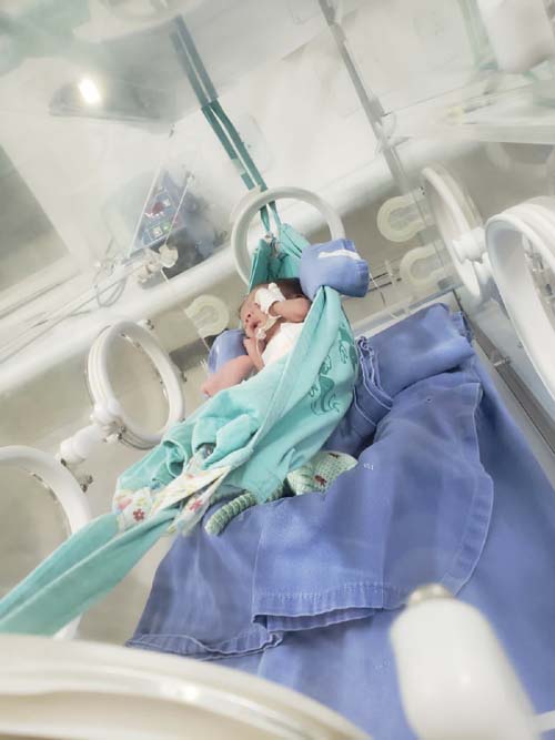 Bebês prematuros de Hospital em Arapiraca descansam em redes