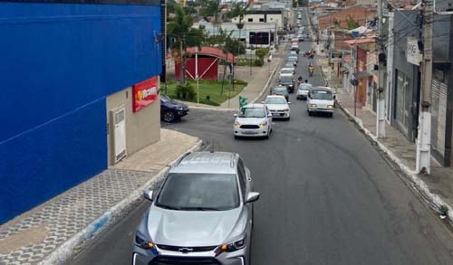 Apoiadores de Bolsonbaro se reunem em carreata em Arapiraca