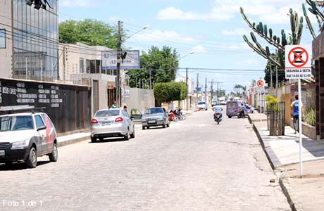 Assaltantes invadem casa de dona de cartório e levam 10 mil reais