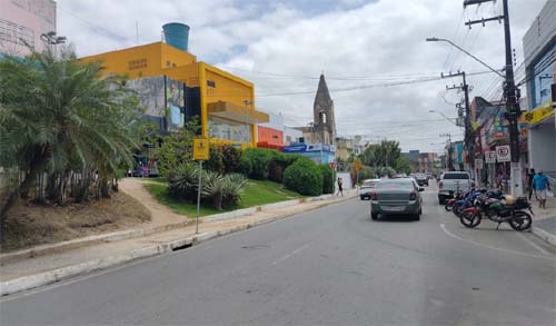 Homem é baleado na perna por motociclista após assaltar jovens no centro de Arapiraca