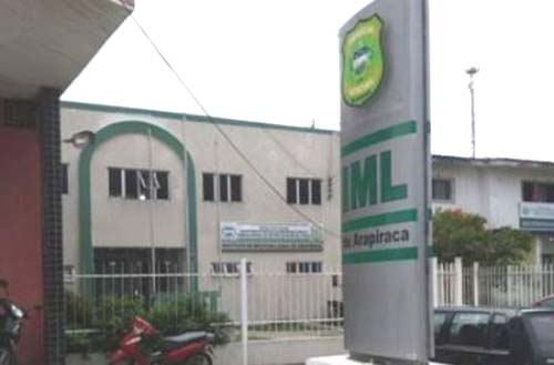 Criminosos armados invadem casa, roubam objetos e matam morador, em Arapiraca