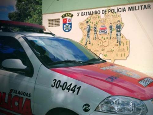 Homem é morto dentro de residência e tem carro roubado por criminosos