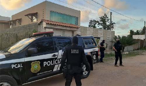 Mulher é presa suspeita de atrair homens para serem assassinados em Arapiraca