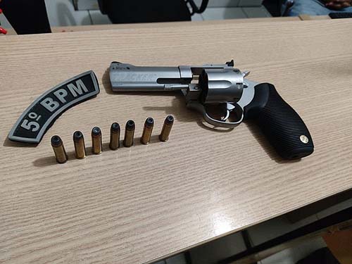 Homem dispara para apartar briga no Santa Lúcia e acaba preso