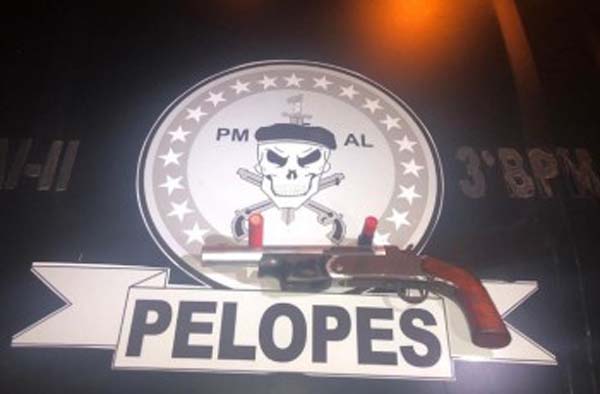 Mulher é presa em posse de arma artesanal, em São Sebastião