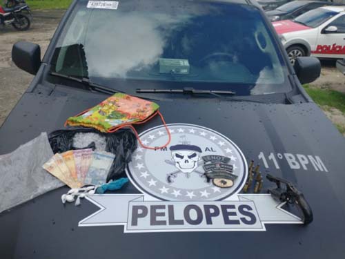 Polícia prende jovem de 29 anos por porte ilegal de arma de fogo e tráfico de drogas em Penedo