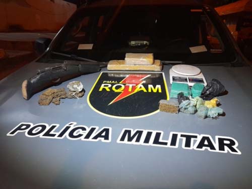 Rotam prende e apreende drogas e arma no Village Campestre