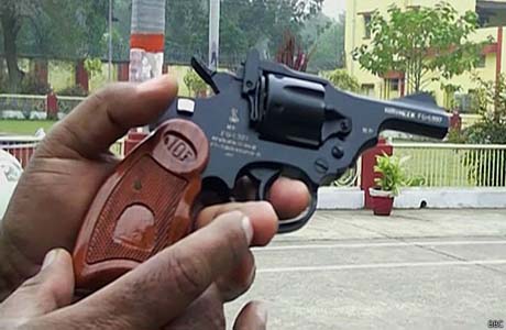 Empresa indiana causa polêmica com ‘arma feminina’ com nome de mulher estuprada