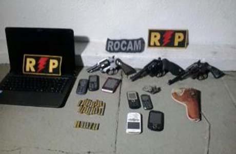 Sete pessoas são presas e uma morre após trocar tiros com a Polícia Militar