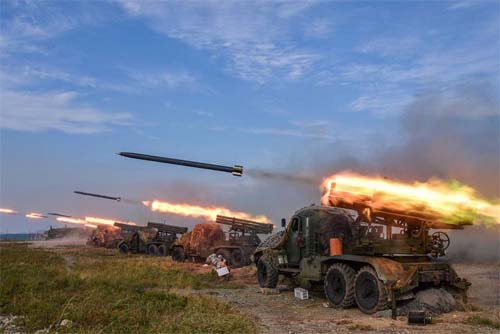 Coreia do Norte nega acusações de fornecimento de armas à Rússia para a guerra da Ucrânia