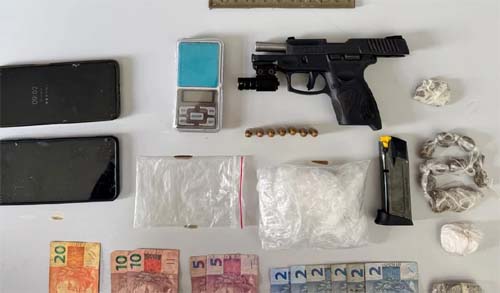 Autoridades apreendem drogas e arma em operação policial em Piranhas