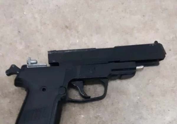 PRF prende trio com simulacro de arma de fogo na BR 104, em Rio Largo