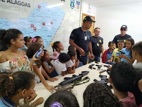 Polícia Civil deve apurar responsabilidade em relação a crianças manuseando armas em Igaci