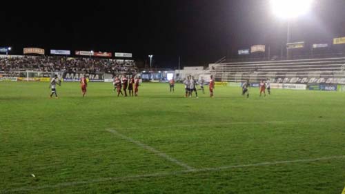 Com gol do artilheiro Kível, ASA vence o CRB e se mantém invicto no Alagoano