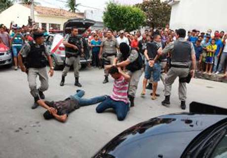 Policiais prendem três assaltantes que fizeram 15 reféns em Tapera