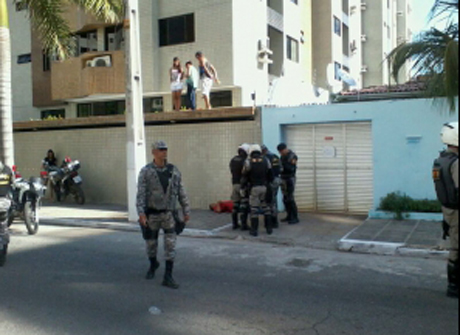 Assaltante morre após tentar roubar policiais na Ponta Verde 