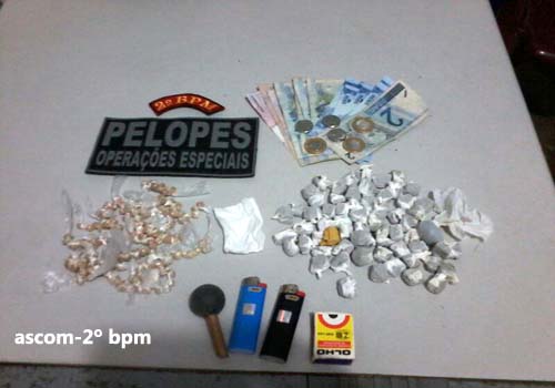PELOPES (2º BPM) tira de circulação cinco traficantes (dois menores) em Murici e apreende droga e dinheiro