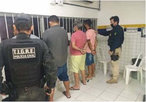Grupo suspeito de furtar caixas eletrônicos é preso em flagrante em ação conjunta da DEIC/PCAL, PCRN e PRF