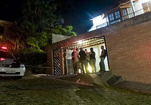 Bandidos invadem residencia e sob a mira de pistolas roubam carro e pertencentes de eletricitário na periferia da cidade