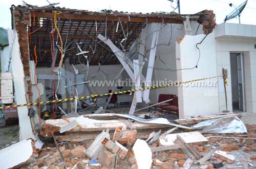 Bando explode agência avançada do Bradesco em Santana do Mundaú durante a madrugada deste sabado