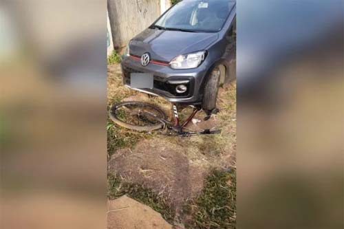 Pai vê filho sendo assaltado, acelera carro e atropela ladrão no DF