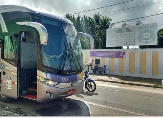 Ônibus interestadual é assaltado por bando fortemente armado