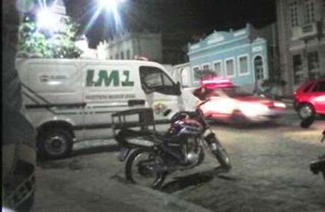 Coveiro é assassinado por vizinho após descobrir traição de esposa