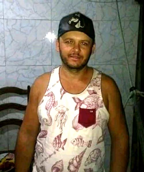 Feirante é assassinado a tiros na porta de sua casa em Arapiraca