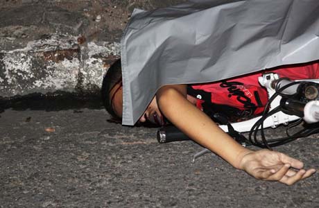 Jovem em bicicleta é executado com tiros na cabeça na Avenida Rotary