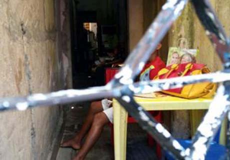 Bandidos invadem bar e executam mulher nua dentro de quarto