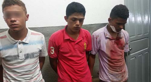 Assaltantes tomam carro em Murici mas veículo foi interceptado ainda na BR-104 e acusados presos