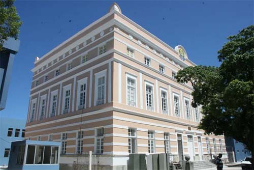 Parente e Filho São Demitidos na Mesma Data, Mesmo Cargo na Assembleia de Alagoas