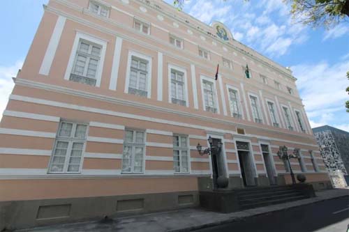 Bombeiro militar e mais quatro deputados oficializam candidaturas a governador tampão de AL