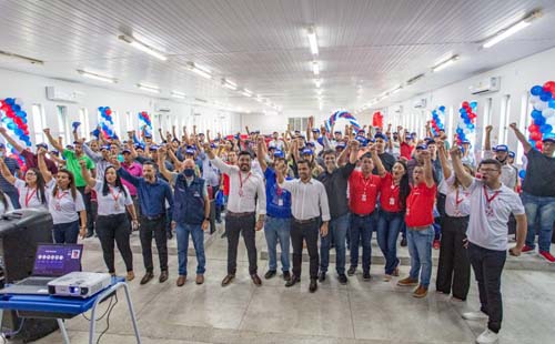 Trabalhadores assinam contrato com Grupo Mateus, que oferta 750 vagas em Maceió