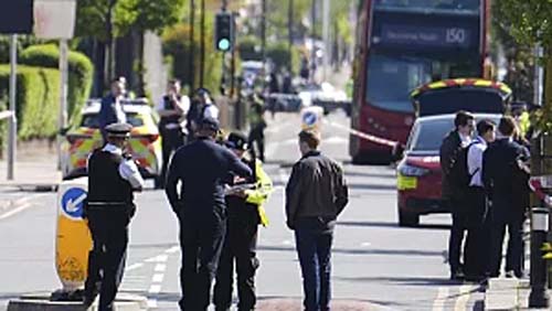 Jovem de 13 anos morre após ataque com espada em Londres