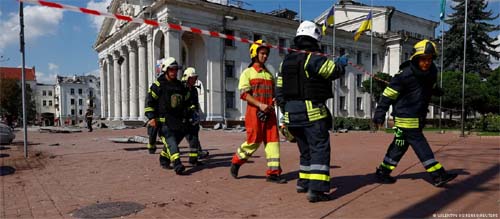 Ataque a praça e teatro deixa mortos e feridos na Ucrânia