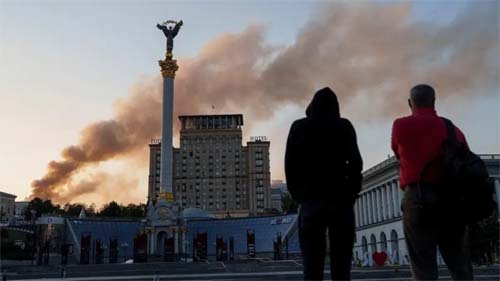 Ataque Inédito: Rússia Bombardeia Sede do Governo Ucraniano