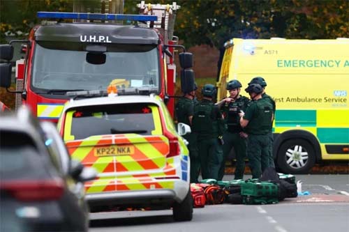 Incidente violento em templo judaico resulta em duas vítimas fatais e quatro feridos em Manchester