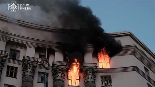 Ataque sem precedentes: Ucrânia lança explosiva ofensiva com 220 drones contra a Rússia