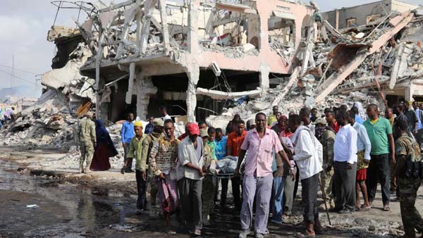 Número de mortos em pior ataque na Somália passa de 300